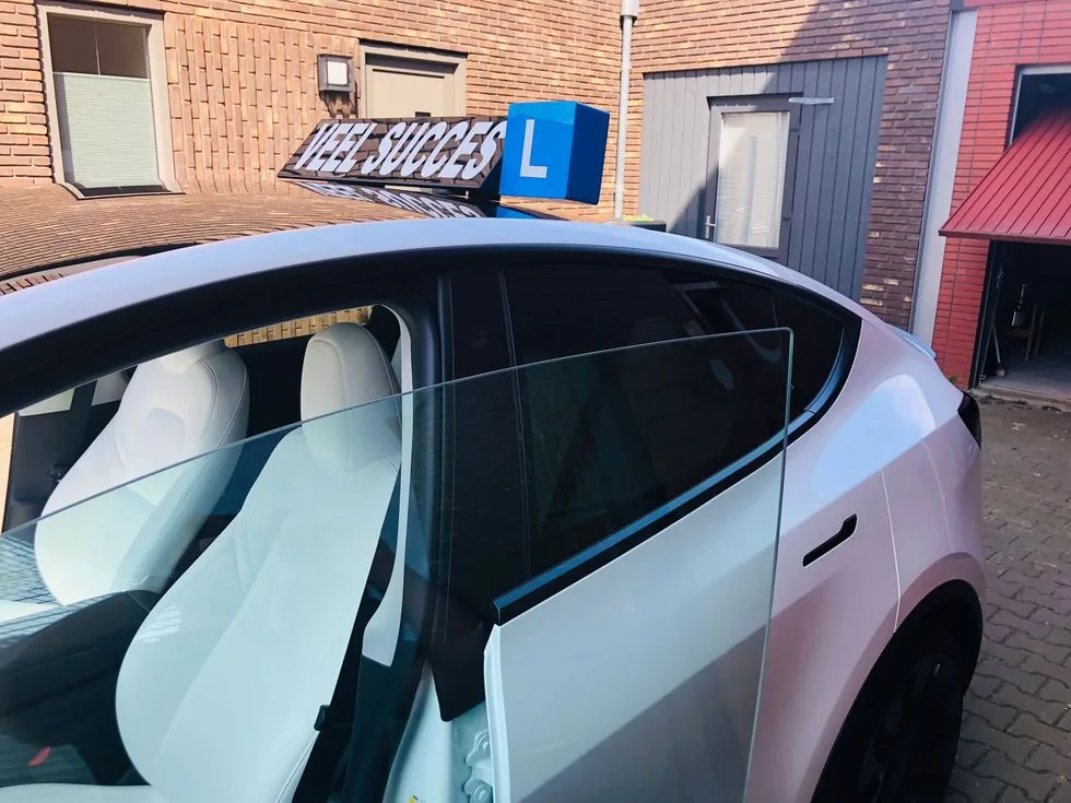 Lesauto van Rijschool Veel Succes
