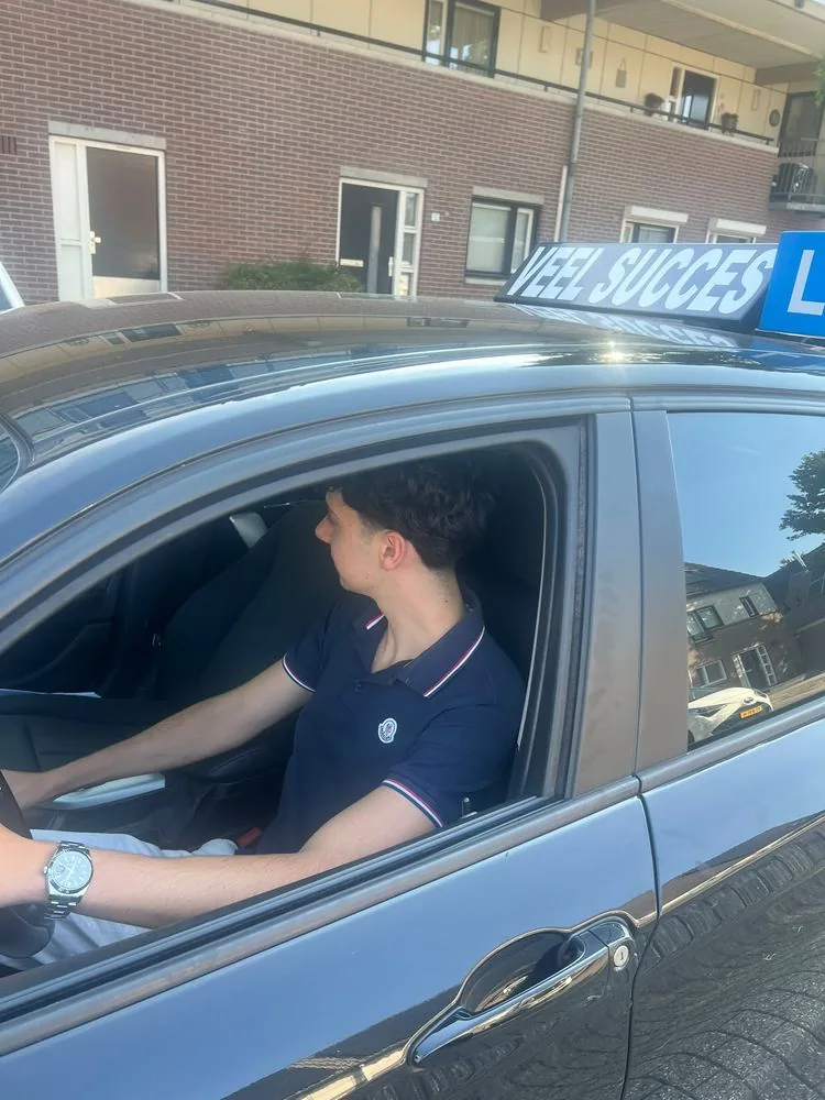 Rijles in de lesauto in de omgeving van Arnhem