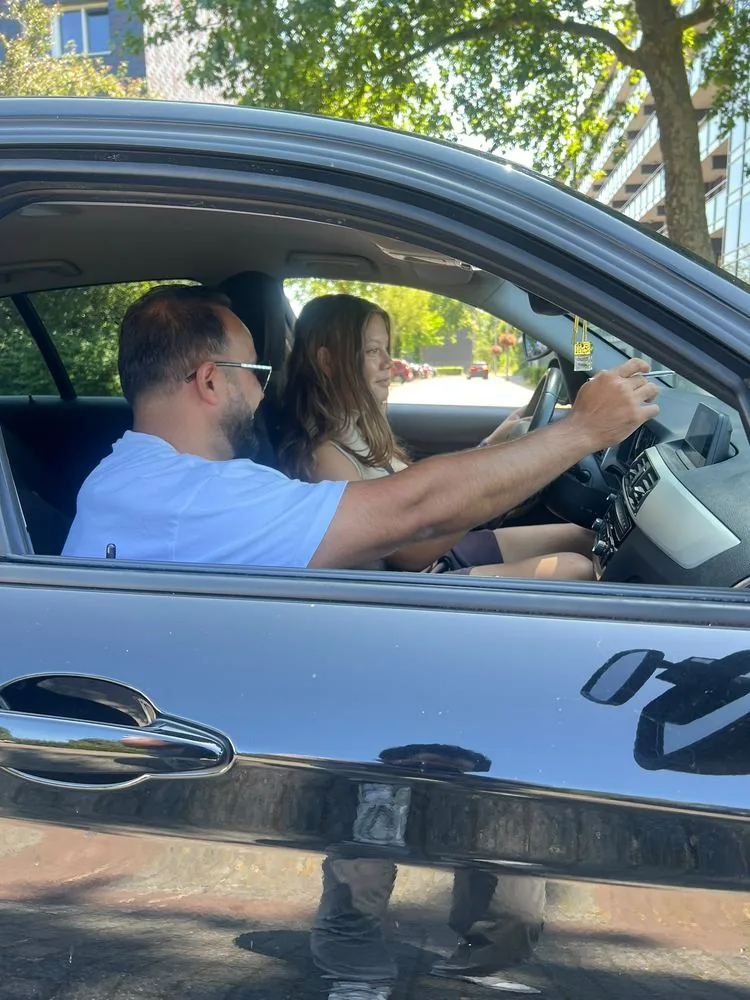 Rijles met persoonlijke begeleiding in de lesauto